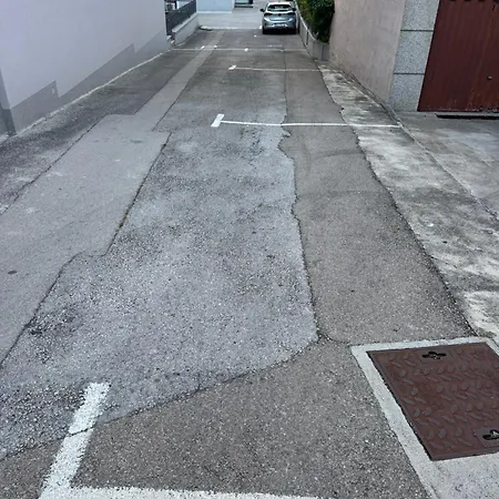 Petris - Private Parking - Self Check-in * زادار